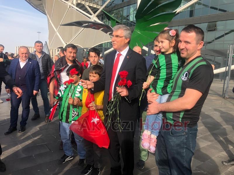 Tatangalar Akyazı Derneği bayan taraftarı unutmadı