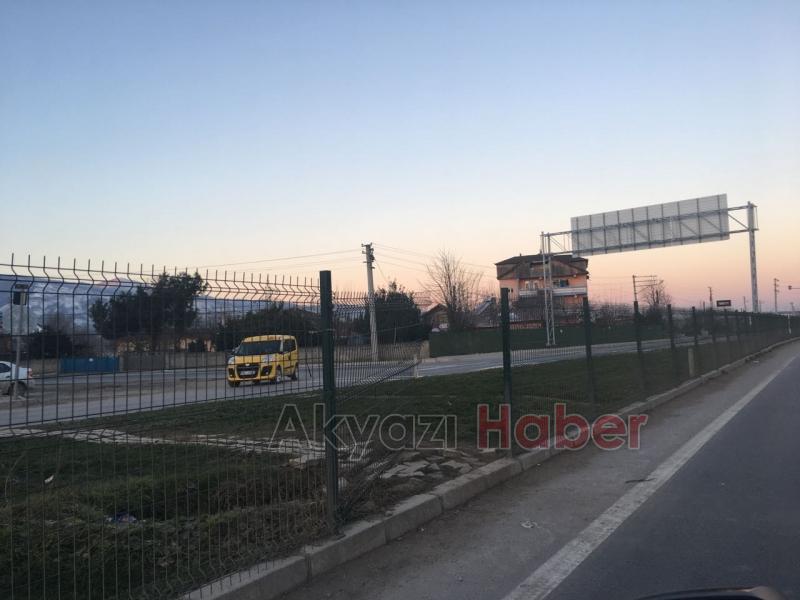 TEHLİKEYİ GÖZE ALIP ÜST GEÇİDİ KULLANMIYORLAR