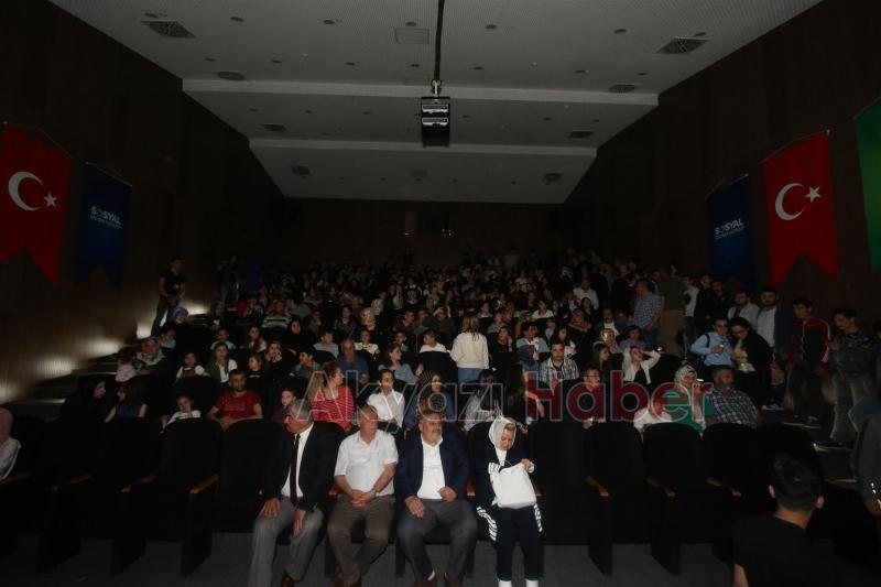 TEK DiŞi KALMIŞ TEKNOLOJİ TİYATRO OYUNU İLGİ GöRDü