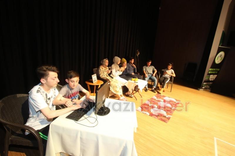 TEK DiŞi KALMIŞ TEKNOLOJİ TİYATRO OYUNU İLGİ GöRDü