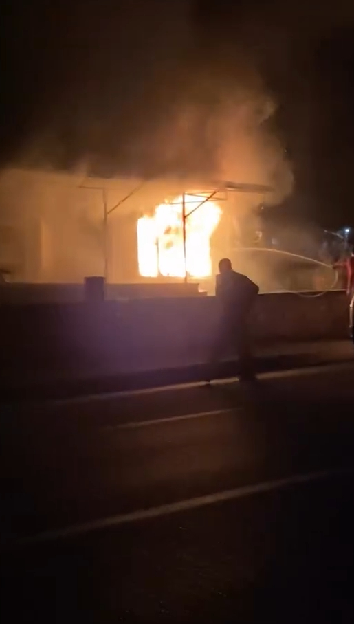 Tek katlı evde yangın çıktı