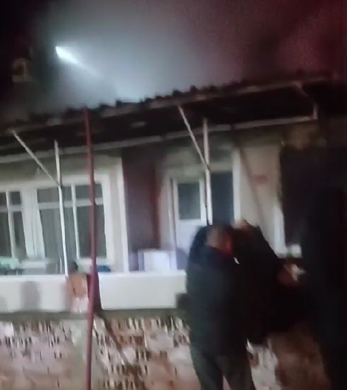 Tek katlı evde yangın çıktı
