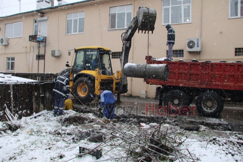 TEKNİK EKİPLER KAR KIŞ SOĞUK DEMEDEN ARALIKSIZ ÇALIŞIYOR