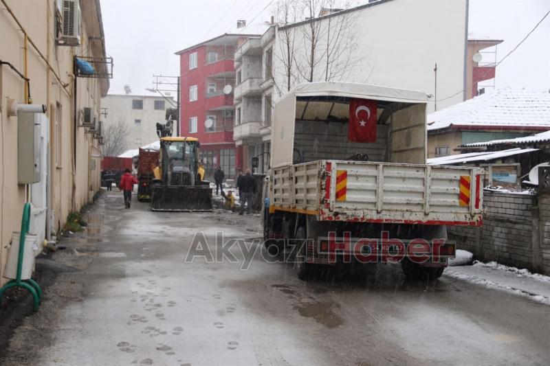 TEKNİK EKİPLER KAR KIŞ SOĞUK DEMEDEN ARALIKSIZ ÇALIŞIYOR