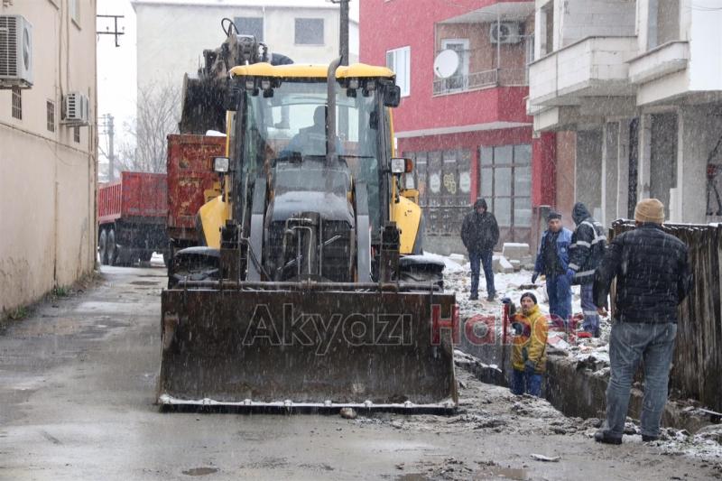 TEKNİK EKİPLER KAR KIŞ SOĞUK DEMEDEN ARALIKSIZ ÇALIŞIYOR