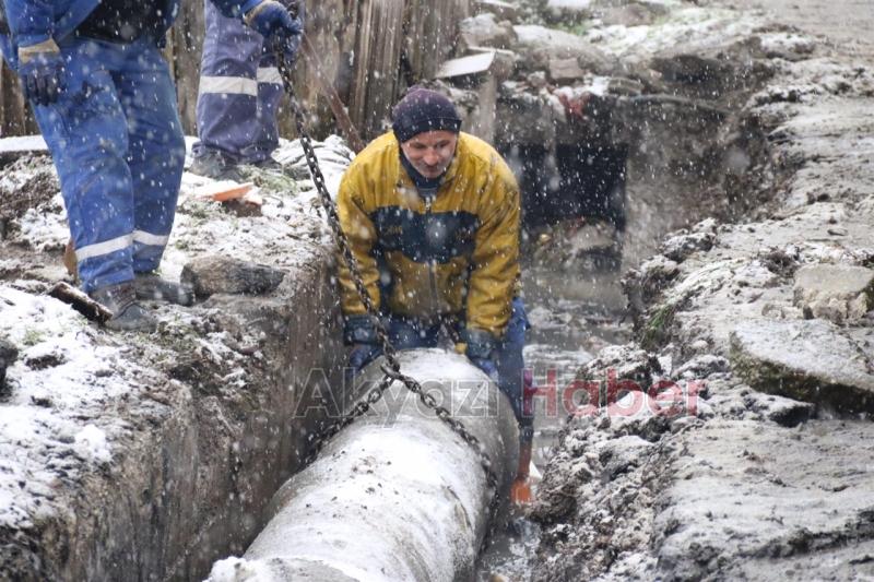 TEKNİK EKİPLER KAR KIŞ SOĞUK DEMEDEN ARALIKSIZ ÇALIŞIYOR