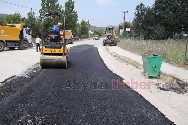 Teknik Ekipler Kuzuluk’ta Asfalt Yama Çalışmalarını Sürdürüyor