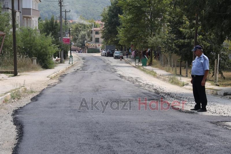 Teknik Ekipler Kuzuluk’ta Asfalt Yama Çalışmalarını Sürdürüyor