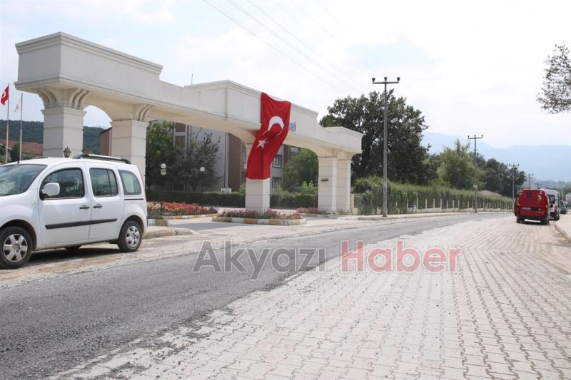 Teknik Ekipler Kuzuluk’ta Asfalt Yama Çalışmalarını Sürdürüyor