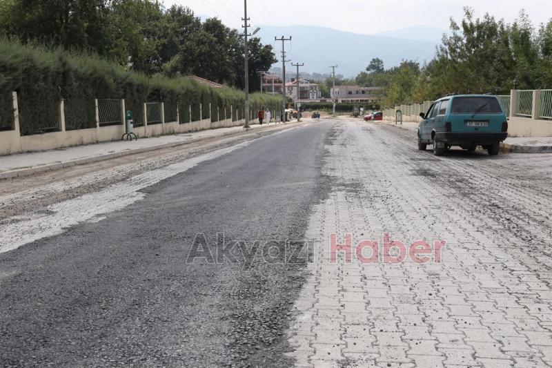 Teknik Ekipler Kuzuluk’ta Asfalt Yama Çalışmalarını Sürdürüyor