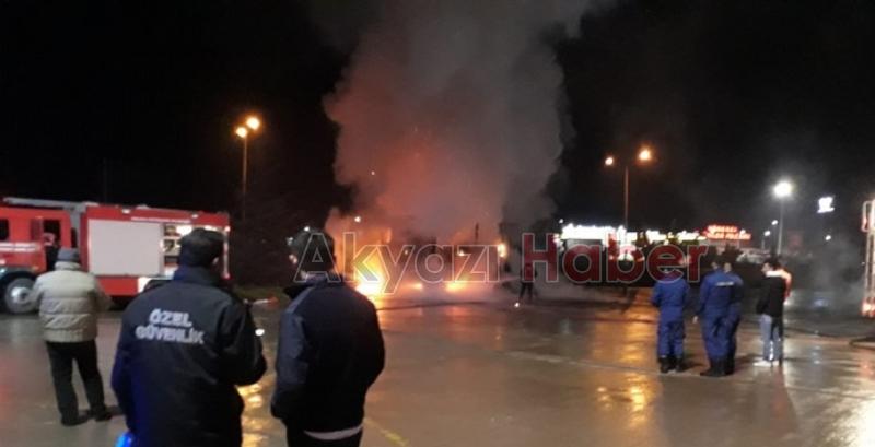 Tekstil yüklü tır alev alev yandı 