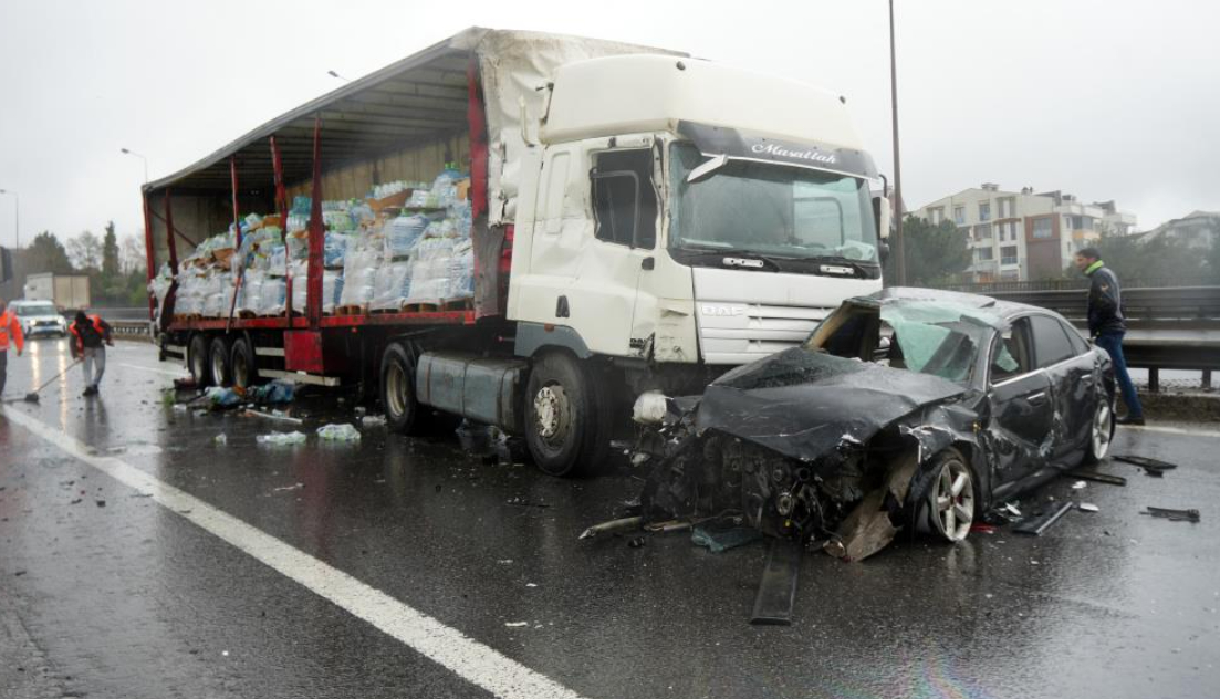 TEM'de 6 araç birbirine girdi