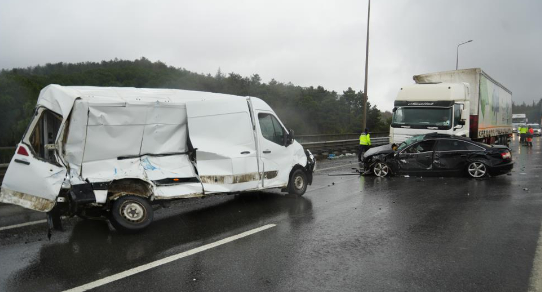 TEM'de 6 araç birbirine girdi