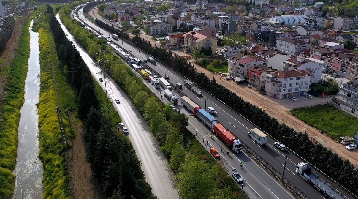 TEM'de 6 tır birbirine girdi