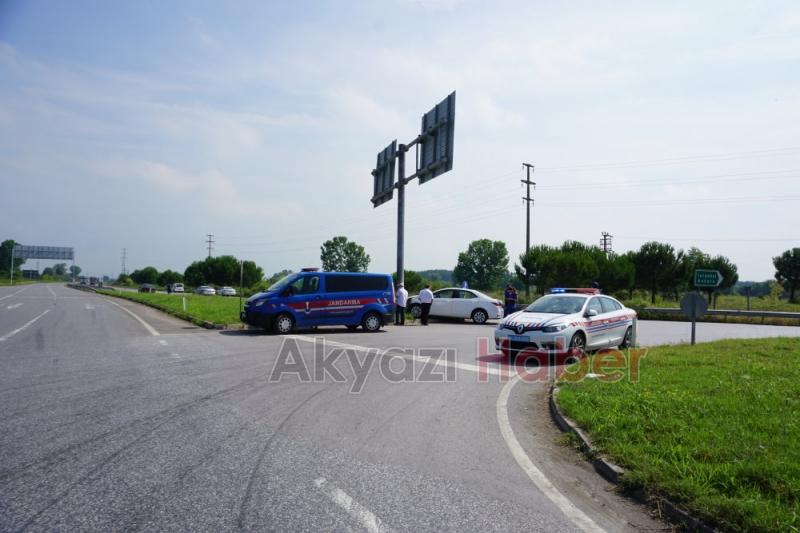  TEM OTOYOLU AKYAZI GİŞELERİ KAVŞAĞIINDA KAZA