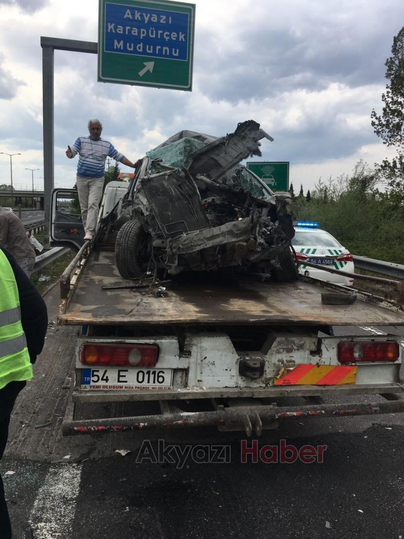Tem Otoyolu Akyazı Gişeleri Sapağında Kaza