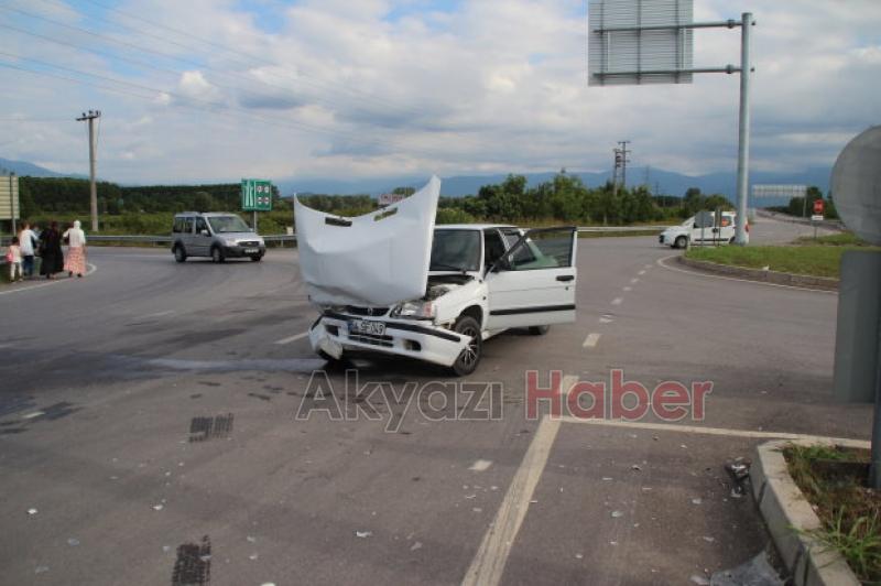 TEM Otoyolu Akyazı Gişelerinde Trafik Kazası 4 Yaralı