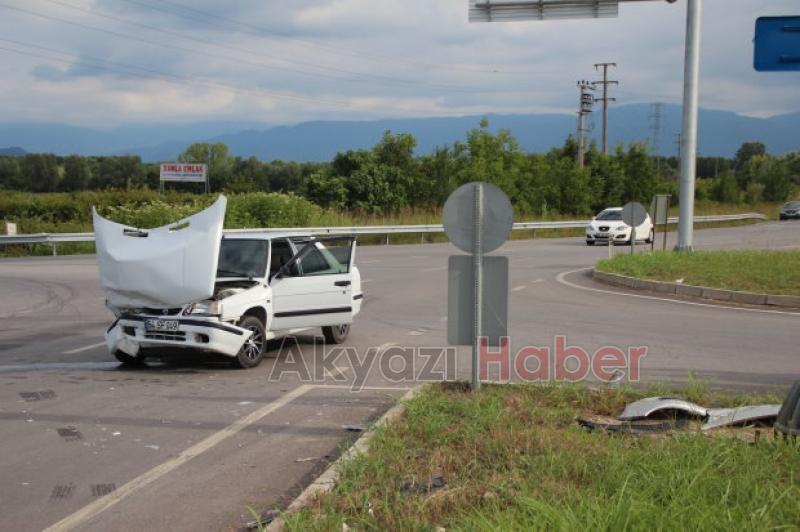 TEM Otoyolu Akyazı Gişelerinde Trafik Kazası 4 Yaralı