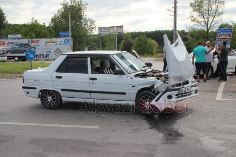 TEM Otoyolu Akyazı Gişelerinde Trafik Kazası 4 Yaralı