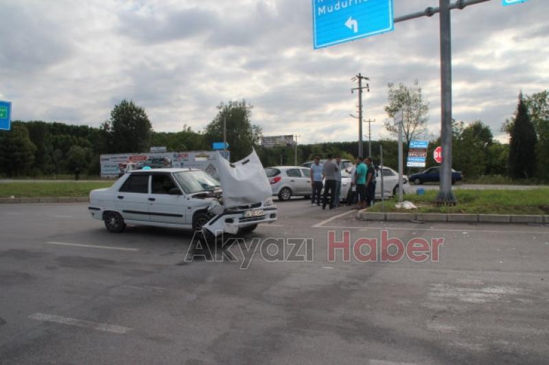 TEM Otoyolu Akyazı Gişelerinde Trafik Kazası 4 Yaralı
