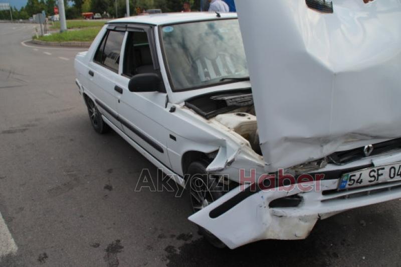 TEM Otoyolu Akyazı Gişelerinde Trafik Kazası 4 Yaralı