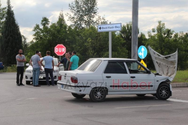 TEM Otoyolu Akyazı Gişelerinde Trafik Kazası 4 Yaralı