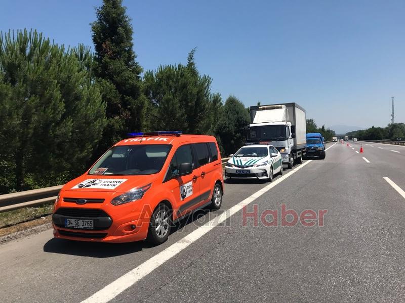 Tem Otoyolunda Panelvan Tır'a Arkadan Ok Gibi Saplandı