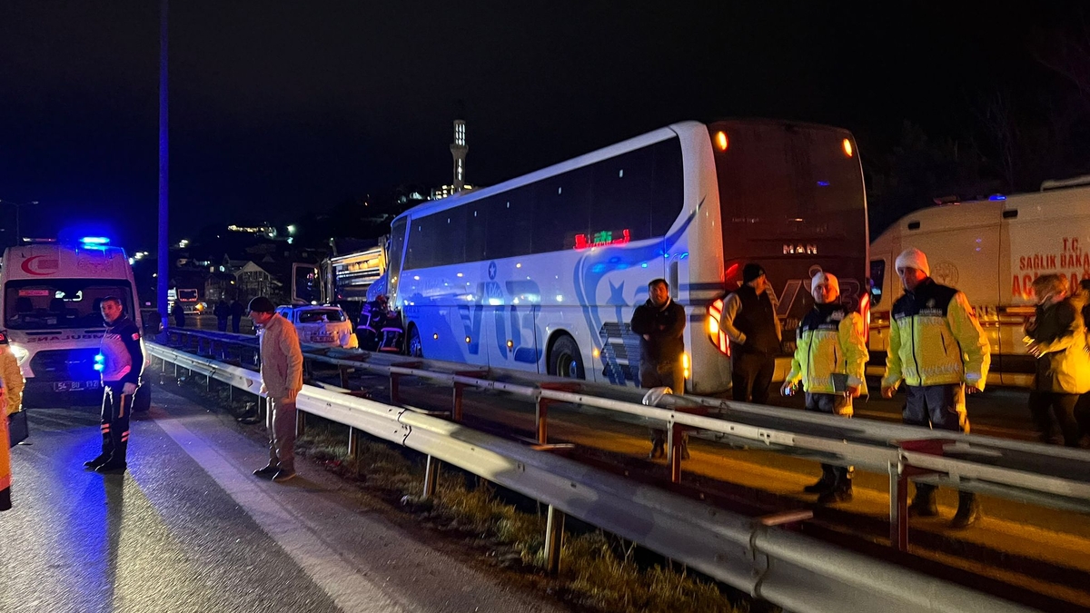 Otoyolda zincirleme kaza: 1 ölü, 27 yaralı