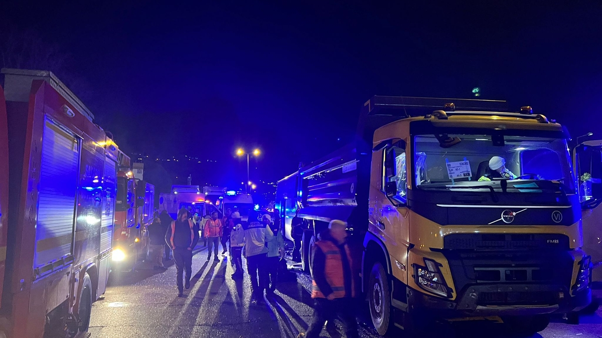 Otoyolda zincirleme kaza: 1 ölü, 27 yaralı