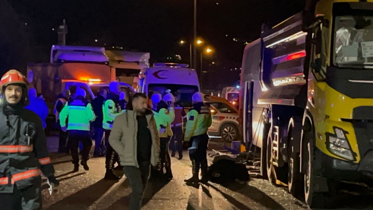 Otoyolda zincirleme kaza: 1 ölü, 27 yaralı