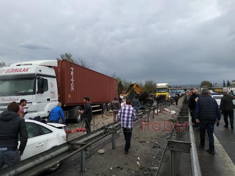 TEMde büyük kaza Otoyol savaş alanına döndü