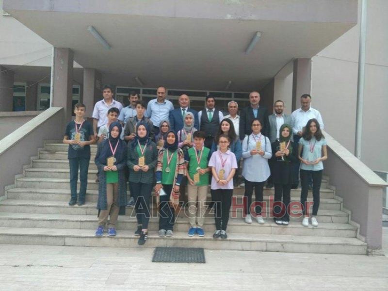 TEOG BİRİNCİLERİ ÖDÜLLENDİRİLDİ