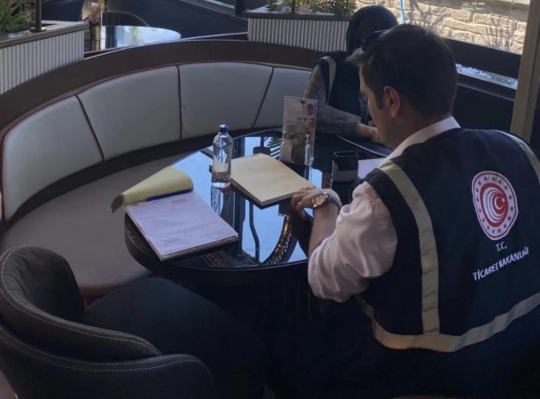 Ticaret Bakanlığı kafe ve lokantalarda fahiş fiyatlı su satışlarını denetledi