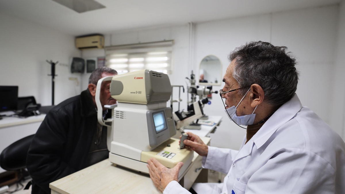 Tıp Merkezi’nden yaşlılara göz taraması