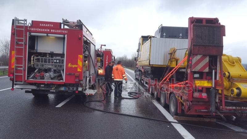  Tır Dorsesinin Lastikleri Alev Aldı