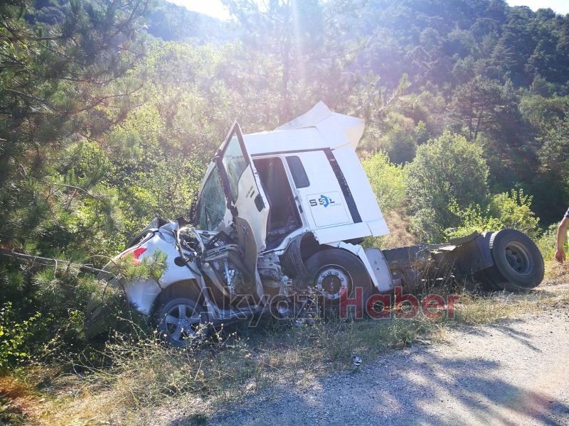 TIR İle Otomobil Çarpıştı 1 Ölü 1 Yaralı 