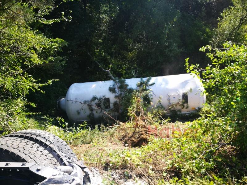 TIR İle Otomobil Çarpıştı 1 Ölü 1 Yaralı 