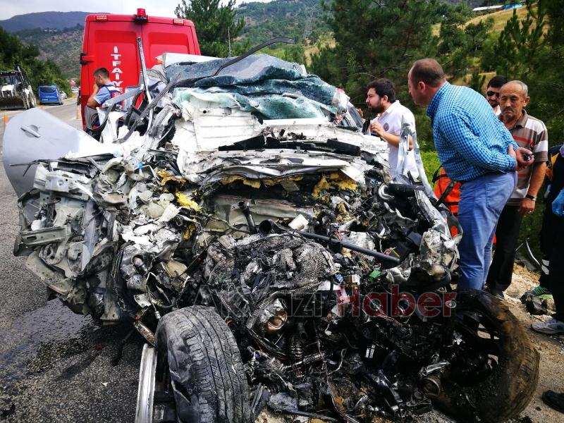 TIR İle Otomobil Çarpıştı 1 Ölü 1 Yaralı 