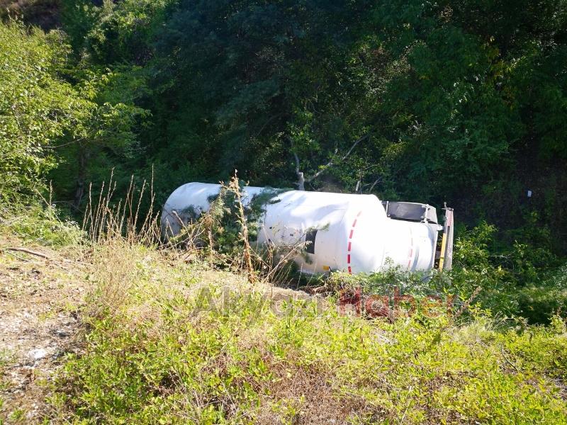 TIR İle Otomobil Çarpıştı 1 Ölü 1 Yaralı 