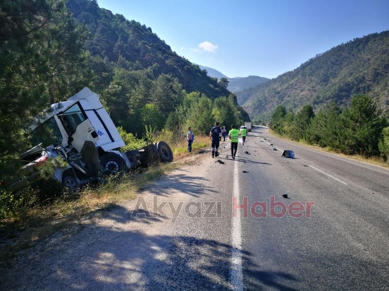 TIR İle Otomobil Çarpıştı 1 Ölü 1 Yaralı 