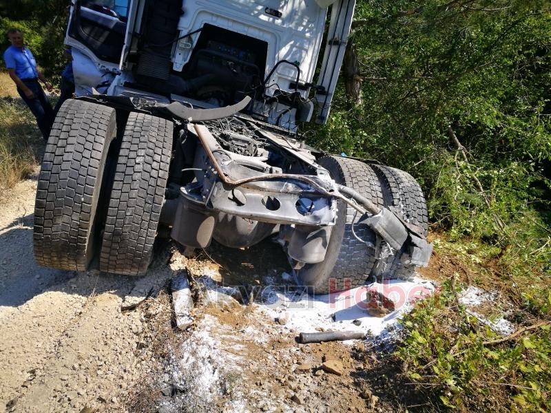 TIR İle Otomobil Çarpıştı 1 Ölü 1 Yaralı 