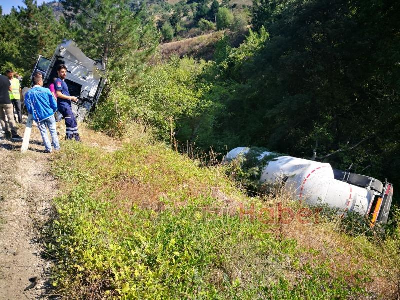TIR İle Otomobil Çarpıştı 1 Ölü 1 Yaralı 