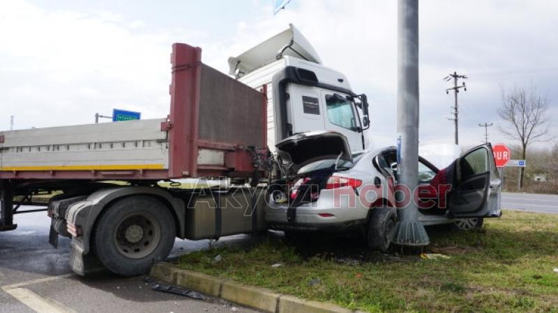 Tırın biçtiği otomobilde Mucize kurtuluş