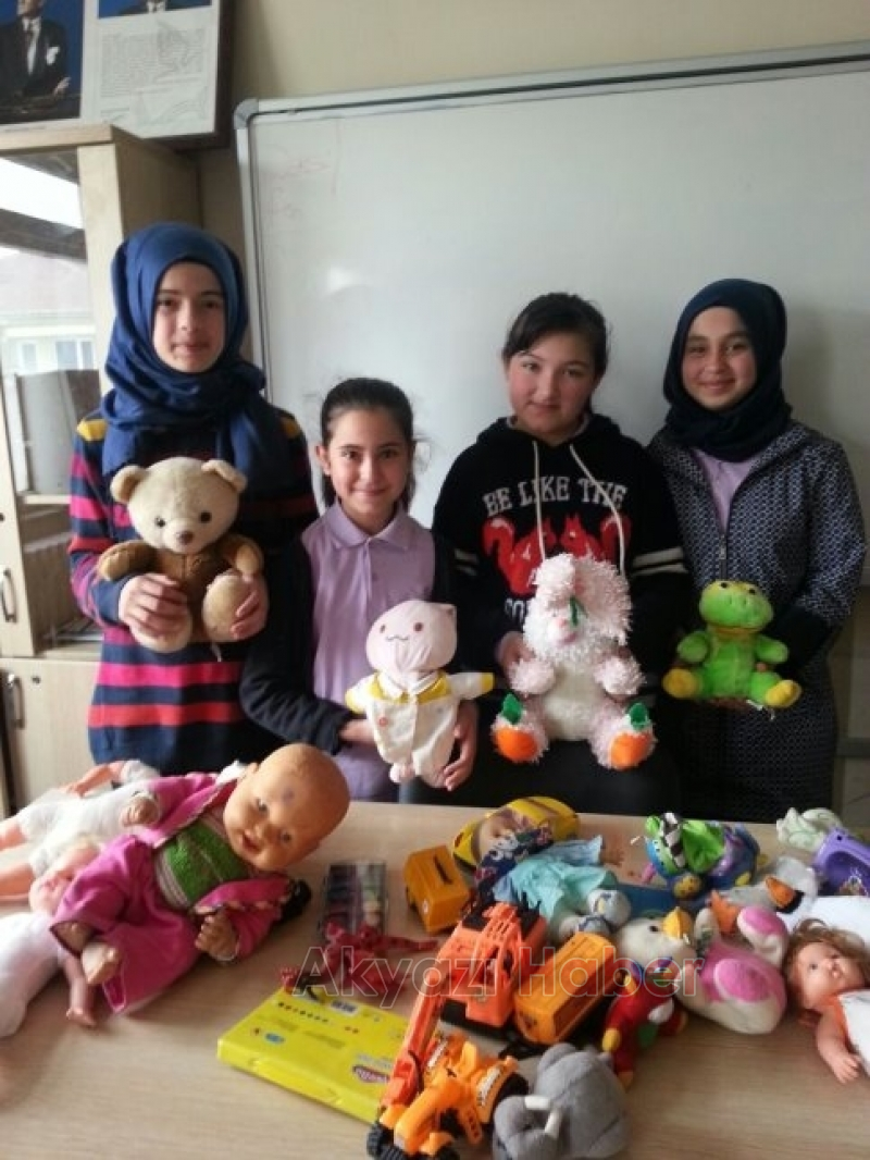 Toplanan Oyuncaklar Mülteci Kardeşlerimizi Yollandı