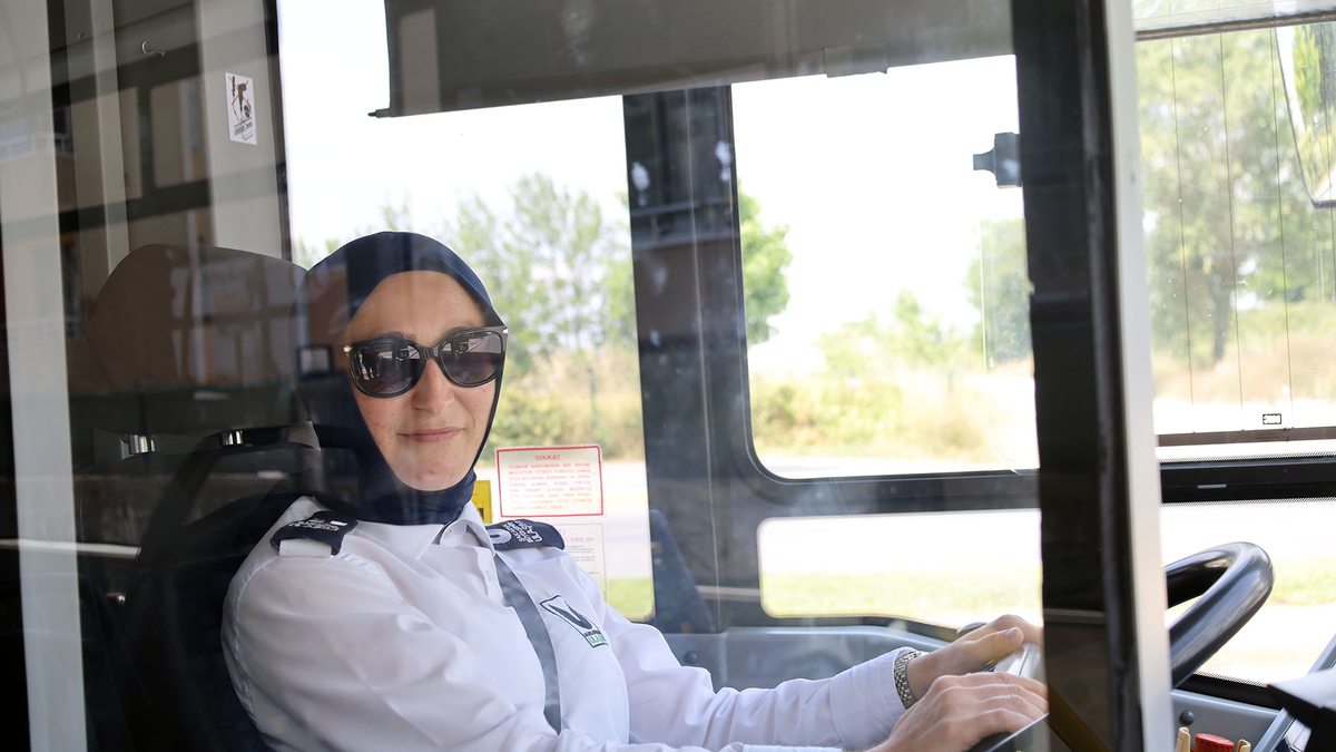 Toplu taşıma kadrosunu 4 yeni kadın şoför