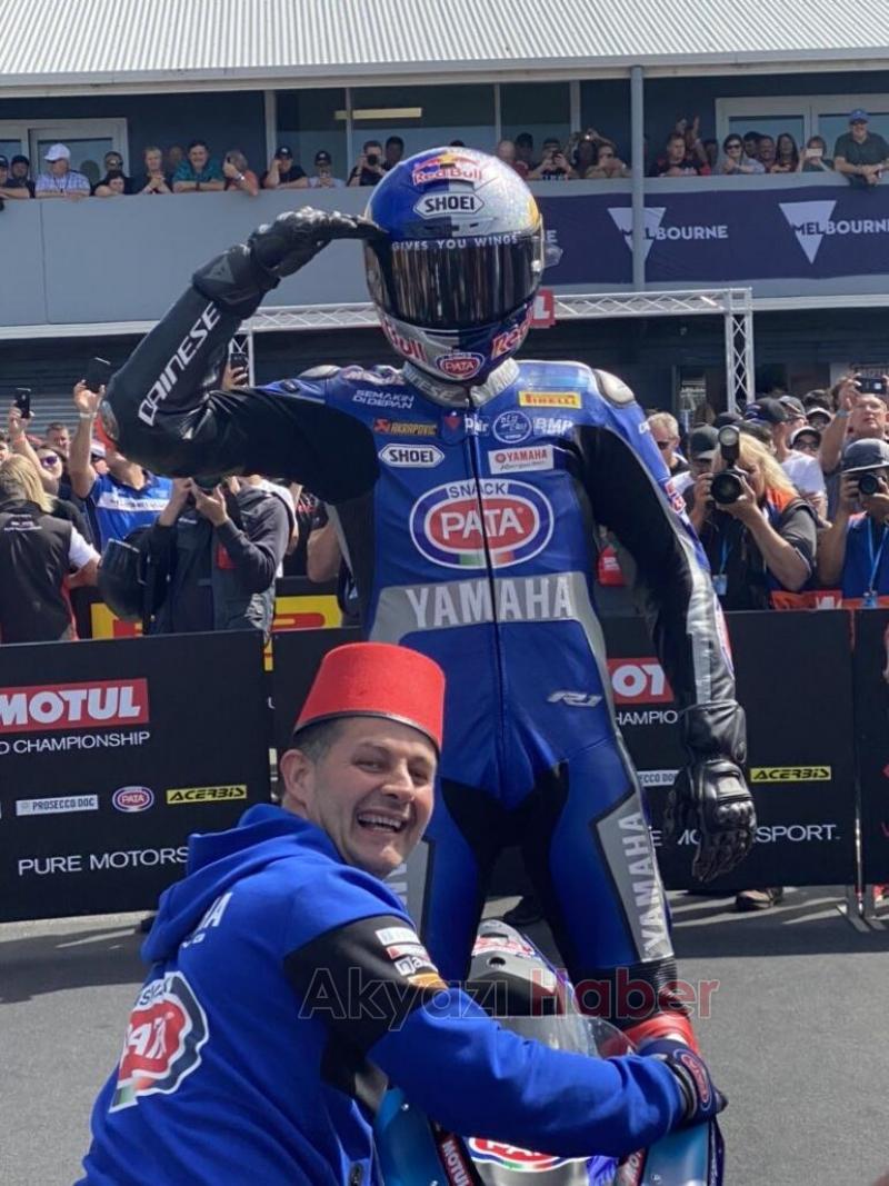 Toprak Razgatlıoğlundan anlamlı hareket