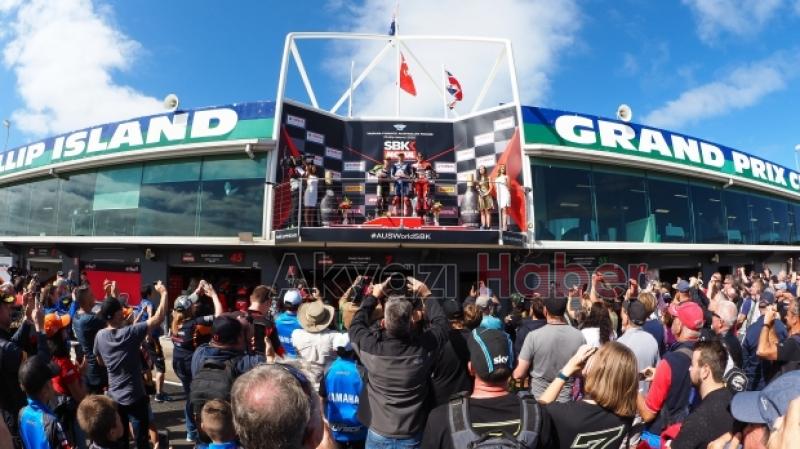 Toprak Razgatlıoğlundan anlamlı hareket