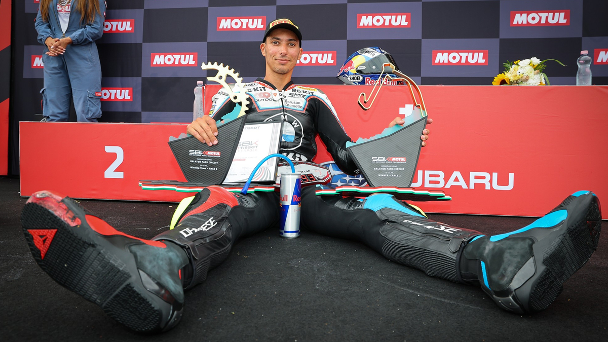 Toprak Razgatlıoğlu’ndan Macaristan’da tarihi zafer