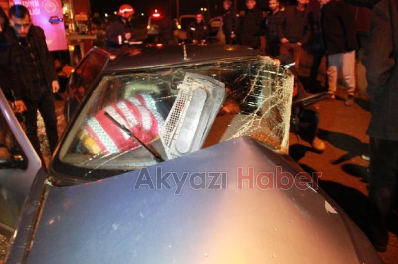 Dört kişinin yaralandığı kazada araçta sıkıştı