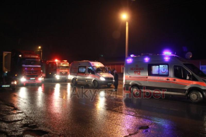 Dört kişinin yaralandığı kazada araçta sıkıştı